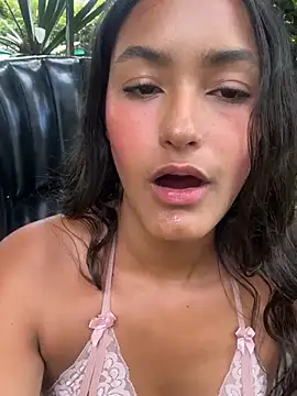 SaraZuletaa stripchat live cam model