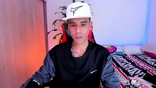 Damianwhite stripchat live cam model