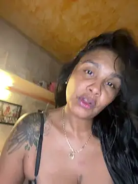 Valeriacaliente stripchat live cam model
