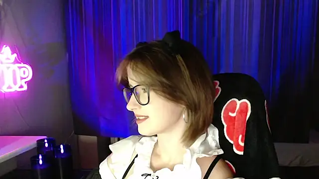 LunaXcherry stripchat live cam model