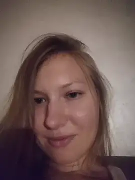August_Shine stripchat live cam model