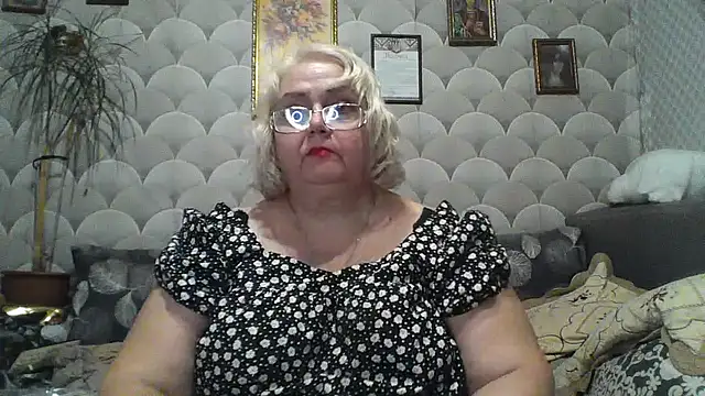 MarinaFarina53 stripchat live cam model