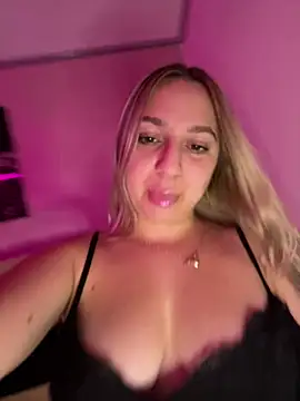xLexi stripchat live cam model