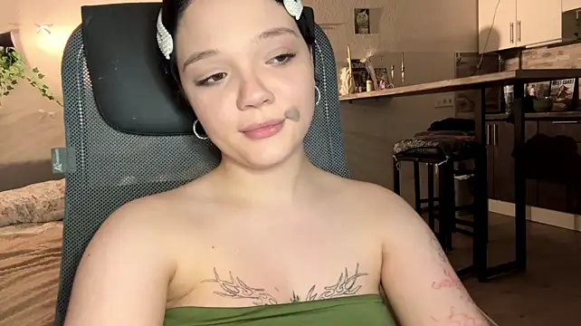 CurlieDoll stripchat live cam model