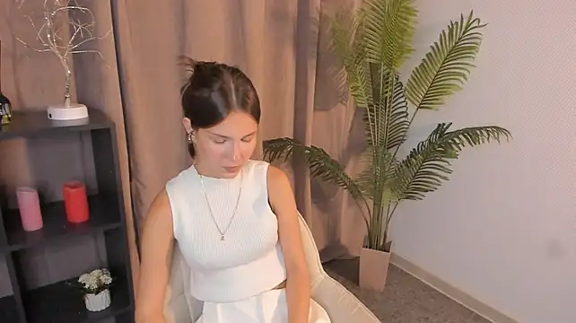 TyraMcelhenney stripchat live cam model