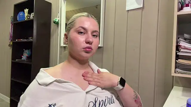 EvelinaLoft stripchat live cam model