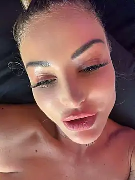 MilaMaaay stripchat live cam model