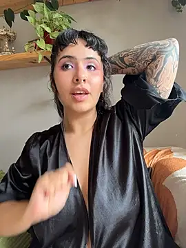 SugarTroubl33 stripchat live cam model