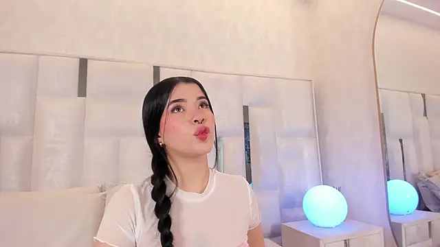 imnikaa_ stripchat live cam model