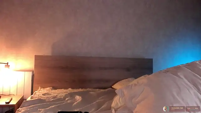 KitsuneDreams stripchat live cam model