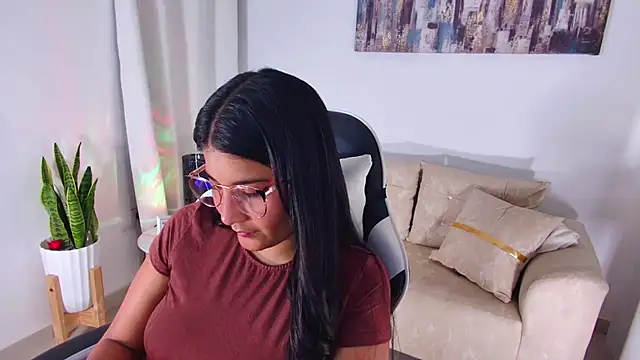 alejandraTulan stripchat live cam model