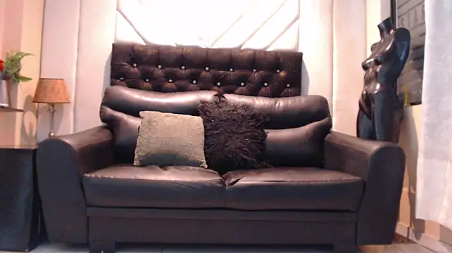 LunaSophiee stripchat live cam model