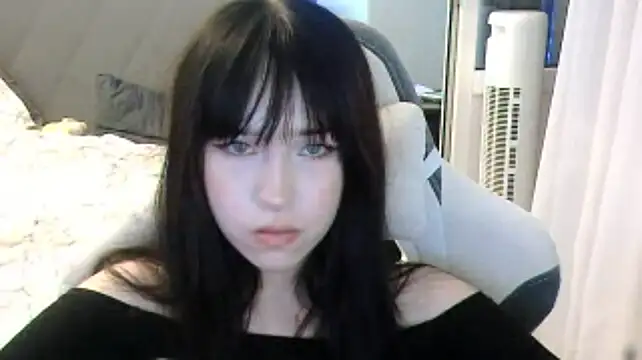 EvaHurt stripchat live cam model