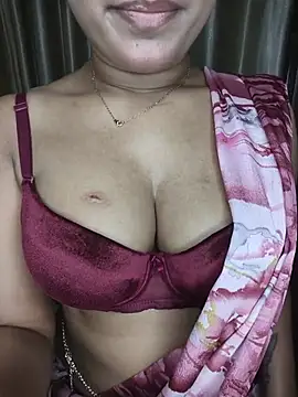 Piyu_xxx stripchat live cam model