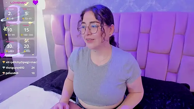 Lily-Moon_ stripchat live cam model