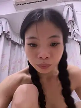 Louli-TT stripchat live cam model