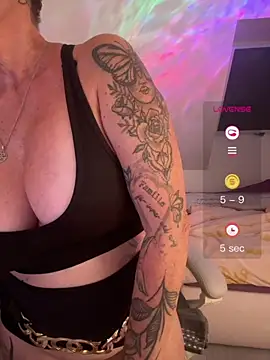 German_Milf stripchat live cam model