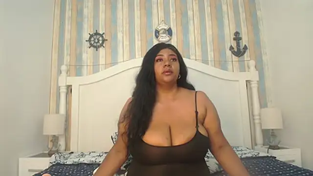 KiaraDiazz stripchat live cam model