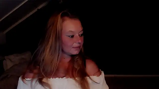 roxanna24 stripchat live cam model