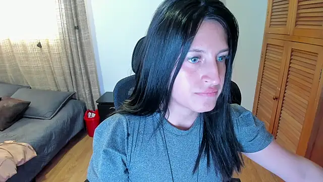 GiaRoussel stripchat live cam model