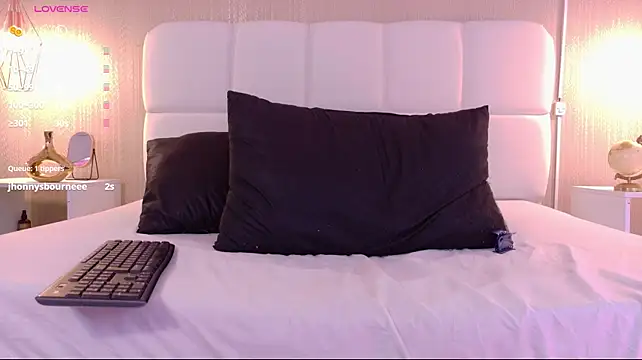 sheylawood stripchat live cam model