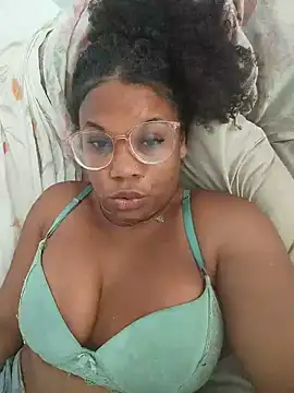 Prettahvitoria20 stripchat live cam model