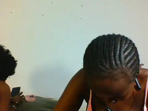 Brunette_blonde stripchat live cam model