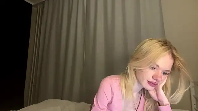 tutsicuttie stripchat live cam model