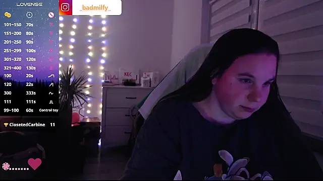 BadMilfy stripchat live cam model