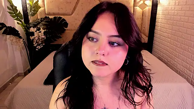 crimson_tati_ stripchat live cam model