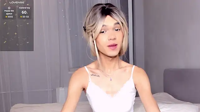 MadonnaRossi stripchat live cam model