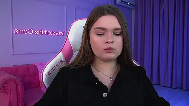 CrystalLyons stripchat live cam model