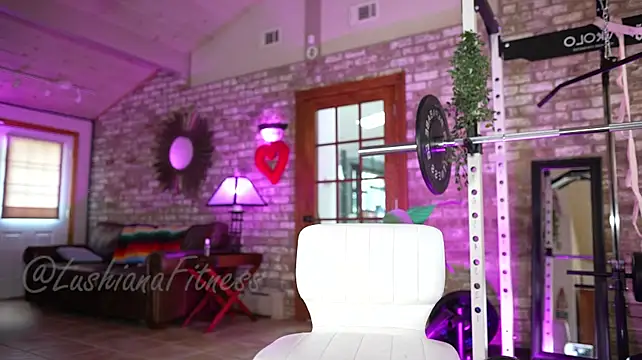 LushianaFitness stripchat live cam model
