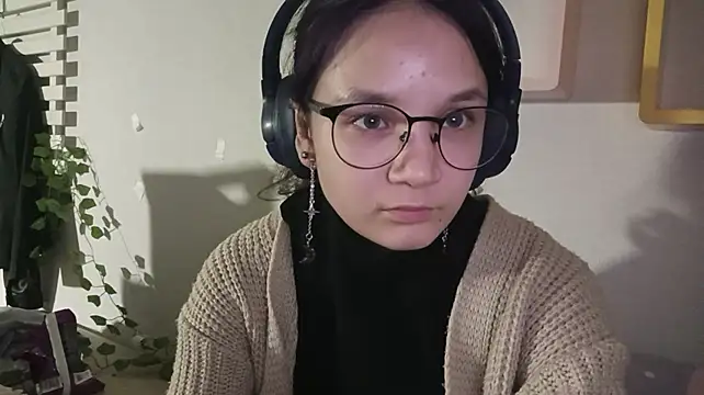KelliBeatrice stripchat live cam model