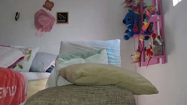 KeillyDiaz stripchat live cam model