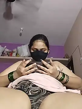 Priyanka_30 stripchat live cam model