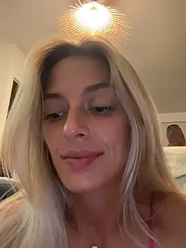 Bellalolahot stripchat live cam model