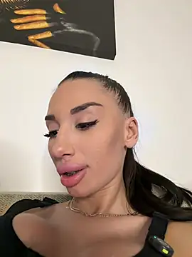 BlueEyes_BB stripchat live cam model