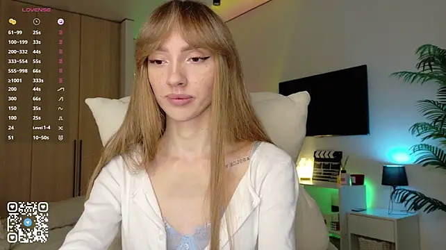 Lunainnk stripchat live cam model