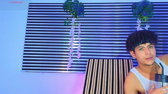 ThiiagoSaeenz stripchat live cam model