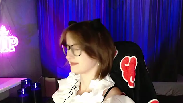 LunaXcherry stripchat live cam model