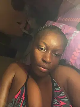 SassyPaulette stripchat live cam model