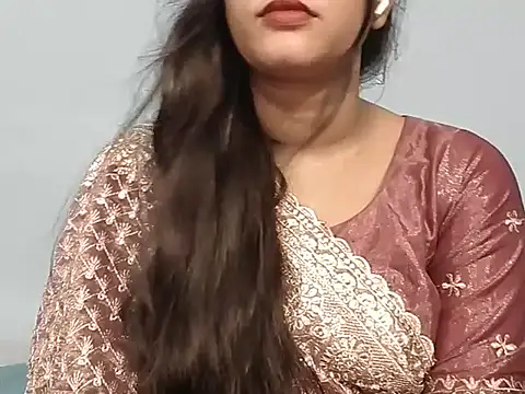 Adhiti_1 stripchat live cam model