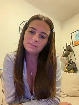 miniclaraaa stripchat live cam model