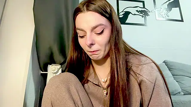 SimoneEbesu stripchat live cam model