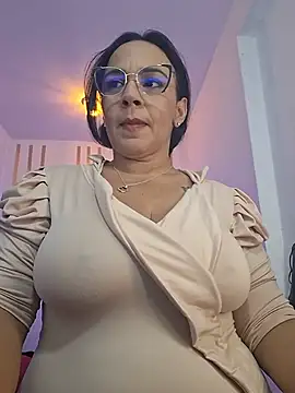 isabella_diprinzio1 stripchat live cam model