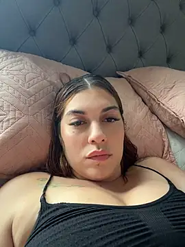 Kaarol69 stripchat live cam model
