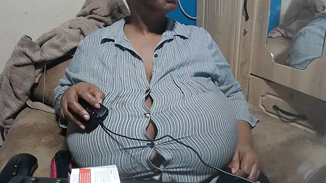 CUTEFIRMMELONSS stripchat live cam model
