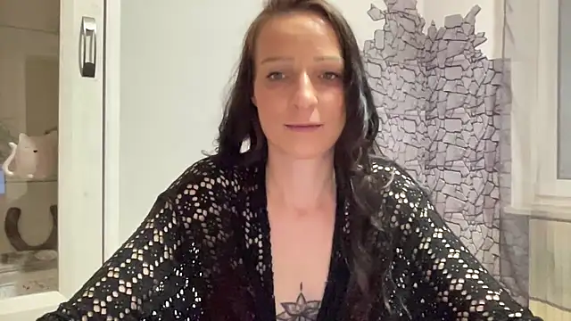 MilaArden stripchat live cam model