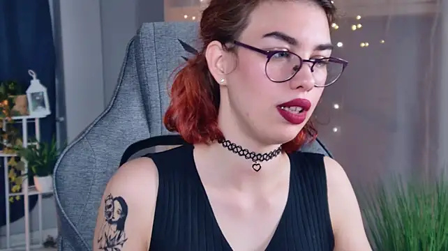 SeraphineDuskryn stripchat live cam model